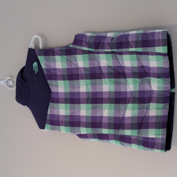 Girls large North Face vest, insulated polyester. Worn good condition - Picture 6 of 7